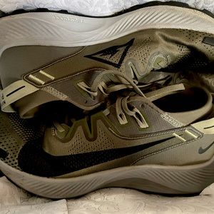 2 pairs of men’s Nikes (Pegasus Trail & React Infinity)